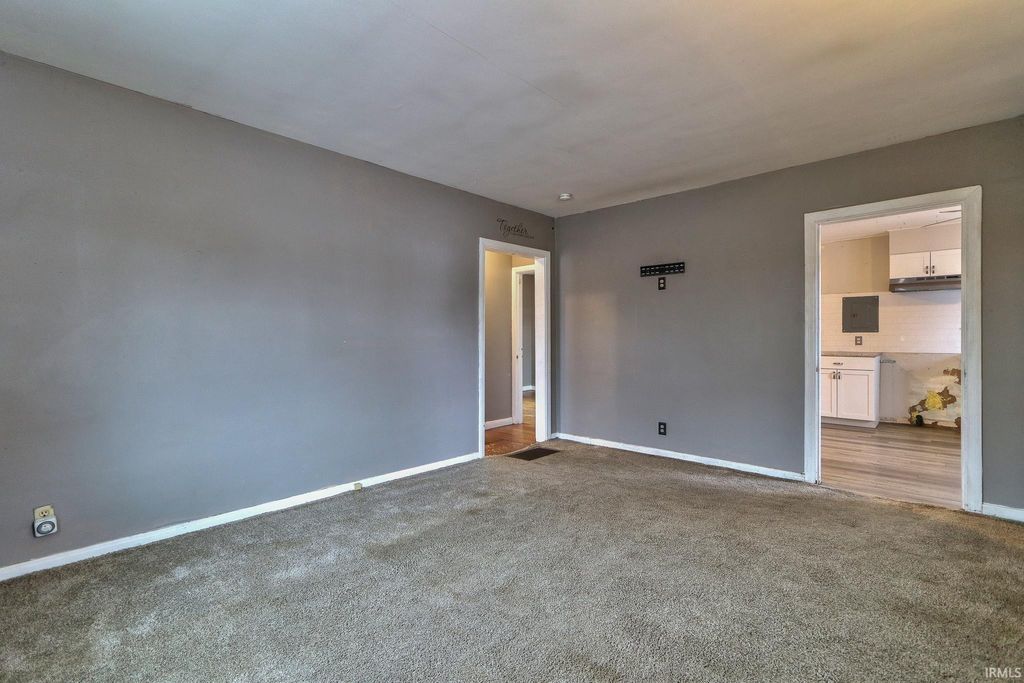 Photo of 1605 Ravenswood Drive, Evansville, IN 47714 (MLS # 202548199)