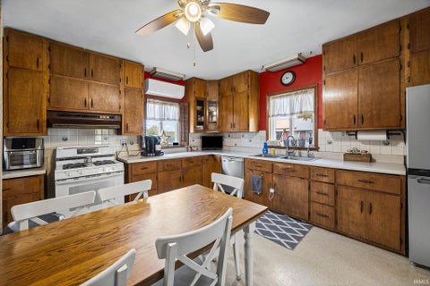 Tiny photo for 1507 E 100 N Road, Logansport, IN 46947 (MLS # 202644695)