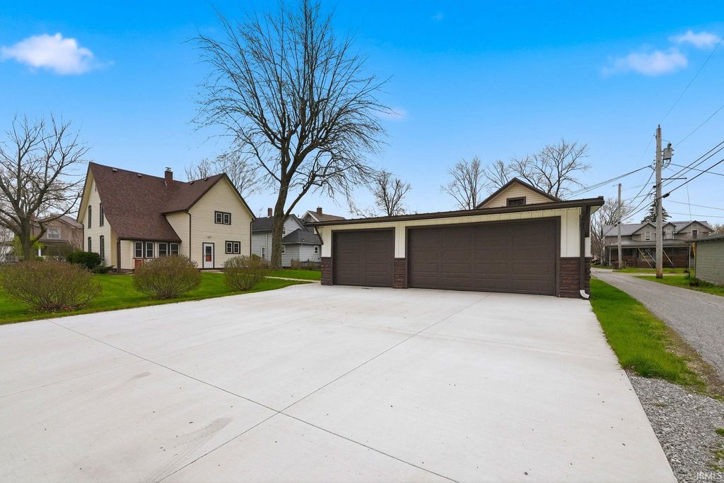 Photo of 801 S Jackson Street, Auburn, IN 46706 (MLS # 202614462)