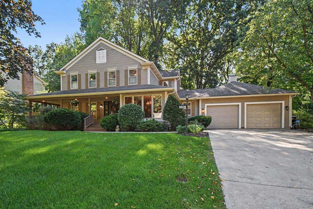Photo of 51951 Carriage Hills Drive, South Bend, IN 46635 (MLS # 202634809)