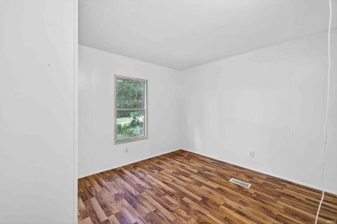 Tiny photo for 4919 E St Rd 58, Bloomfield, IN 47424 (MLS # 202536683)