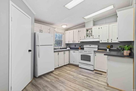 Tiny photo for 4919 E St Rd 58, Bloomfield, IN 47424 (MLS # 202536683)