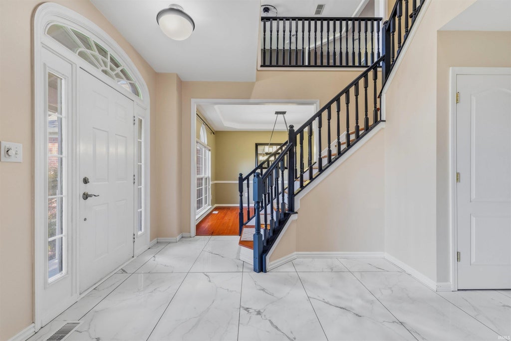 Photo of 6374 Timberbluff Circle, Avon, IN 46123 (MLS # 202635902)