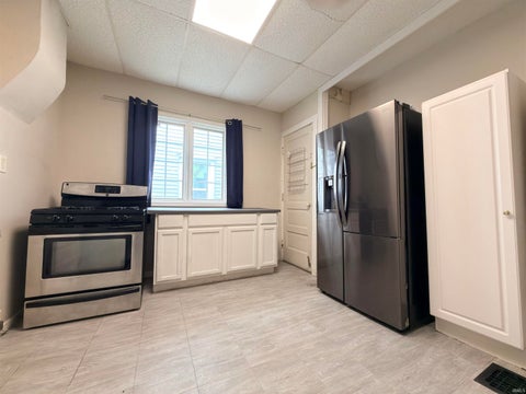 Tiny photo for 134 E Calvert Street, South Bend, IN 46613 (MLS # 202633378)