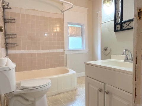 Tiny photo for 134 E Calvert Street, South Bend, IN 46613 (MLS # 202633378)