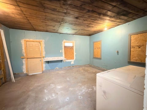 Tiny photo for 134 E Calvert Street, South Bend, IN 46613 (MLS # 202633378)