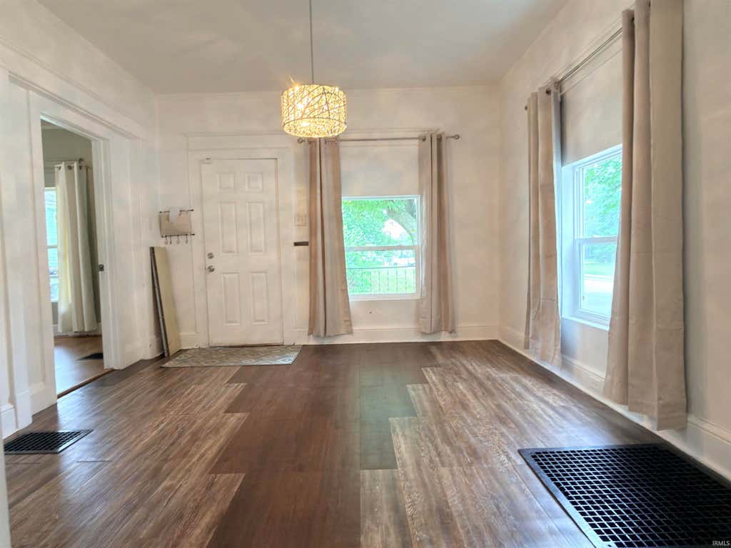 Photo of 134 E Calvert Street, South Bend, IN 46613 (MLS # 202633378)
