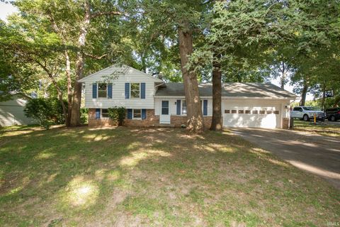 Photo of 6301 Wea Woodland Drive, Lafayette, IN 47909 (MLS # 202536703)