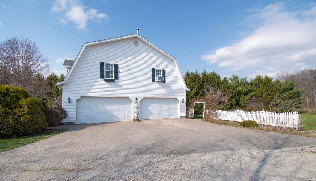 Photo of 5435 S 550 E, Wolcottville, IN 46795 (MLS # 202610873)