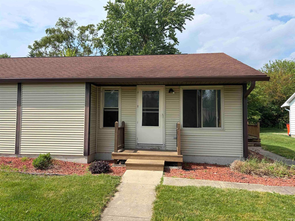 Photo of 504 Foster Street, Monticello, IN 47960 (MLS # 202622658)