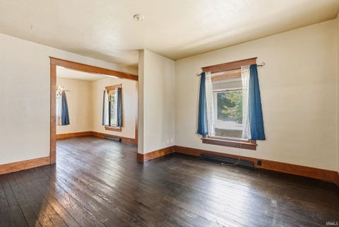Tiny photo for 933 E Main Street, Warsaw, IN 46580 (MLS # 202637925)