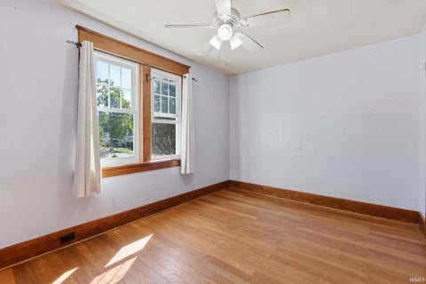 Tiny photo for 933 E Main Street, Warsaw, IN 46580 (MLS # 202637925)