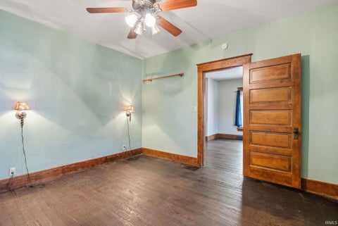 Tiny photo for 933 E Main Street, Warsaw, IN 46580 (MLS # 202637925)