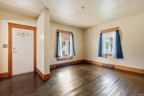 Tiny photo for 933 E Main Street, Warsaw, IN 46580 (MLS # 202637925)