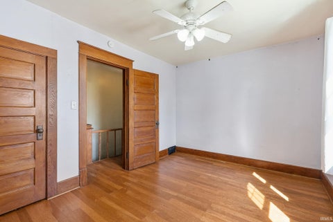 Tiny photo for 933 E Main Street, Warsaw, IN 46580 (MLS # 202637925)
