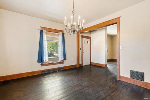 Tiny photo for 933 E Main Street, Warsaw, IN 46580 (MLS # 202637925)
