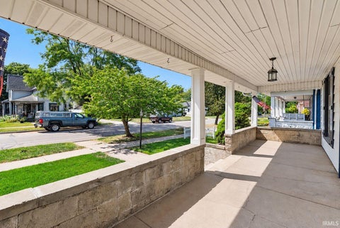 Tiny photo for 933 E Main Street, Warsaw, IN 46580 (MLS # 202637925)