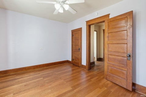 Tiny photo for 933 E Main Street, Warsaw, IN 46580 (MLS # 202637925)
