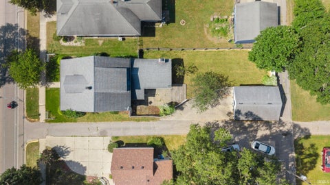 Tiny photo for 933 E Main Street, Warsaw, IN 46580 (MLS # 202637925)