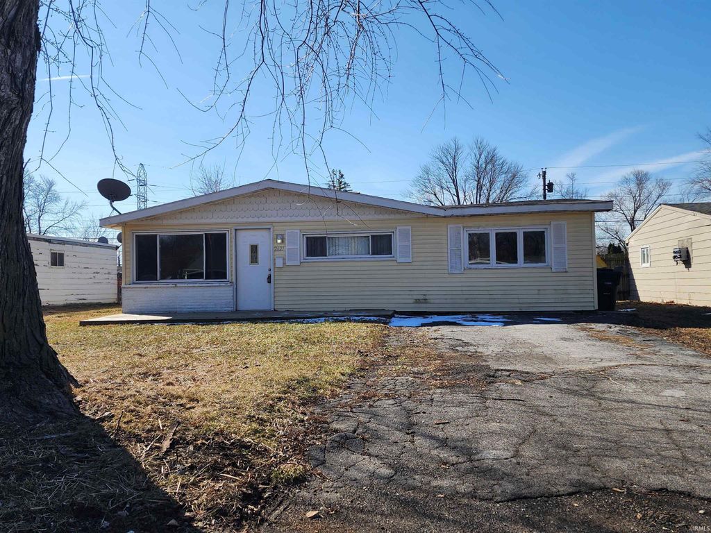 Photo of 2621 Belle Vista Boulevard, Fort Wayne, IN 46809 (MLS # 202606410)