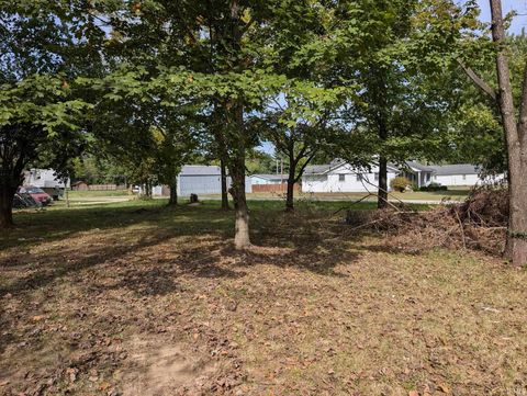 Photo of SE 1st Street, Linton, IN 47441 (MLS # 202540767) Photo of SE 1st Street, Linton, IN 47441 (MLS # 202540767)