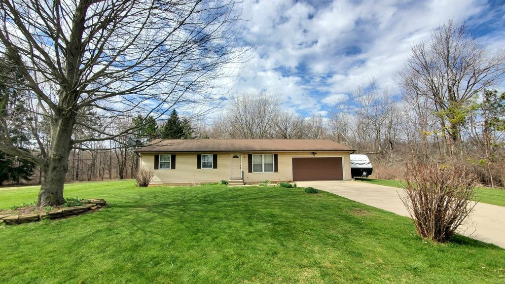Photo of 305 N Meadow Lane, Kendallville, IN 46755 (MLS # 202604757)