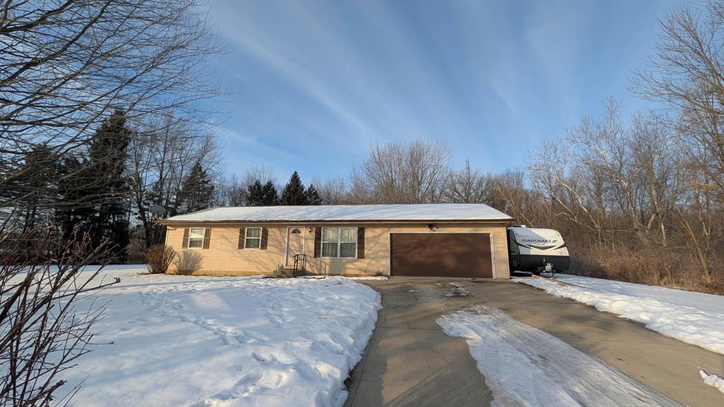 Photo of 305 N Meadow Lane, Kendallville, IN 46755 (MLS # 202604757)