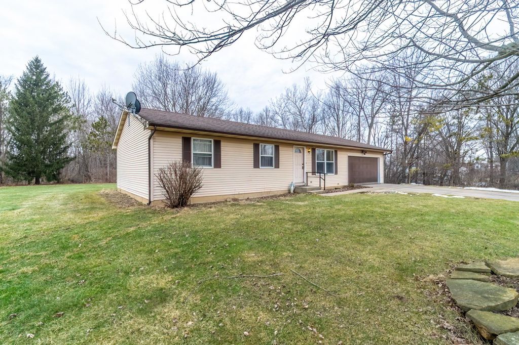 Photo of 305 N Meadow Lane, Kendallville, IN 46755 (MLS # 202604757)
