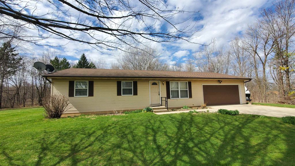 Photo of 305 N Meadow Lane, Kendallville, IN 46755 (MLS # 202604757)