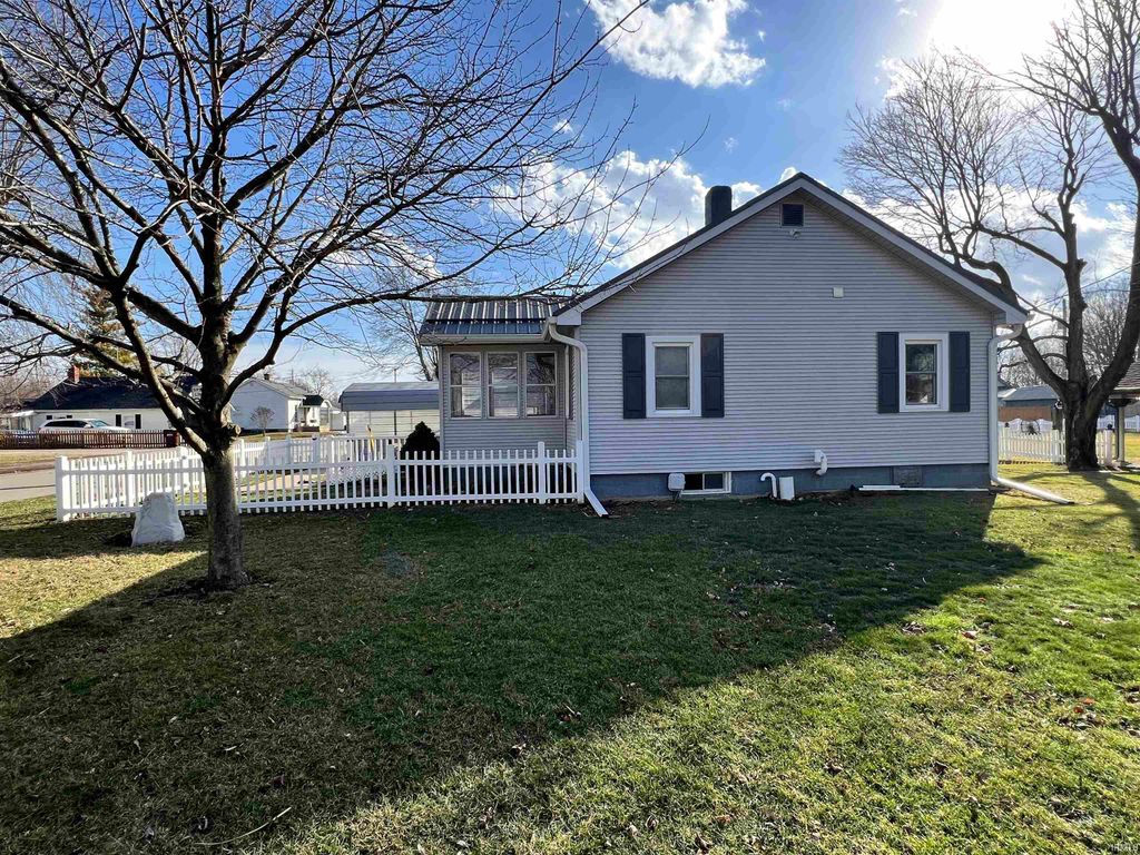 Photo of 207 N Jefferson Street, Sulphur Springs, IN 47388 (MLS # 202605358)