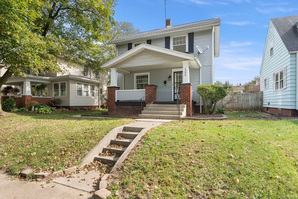 Photo of 1206 N Anthony Boulevard, Fort Wayne, IN 46805 (MLS # 202619636)