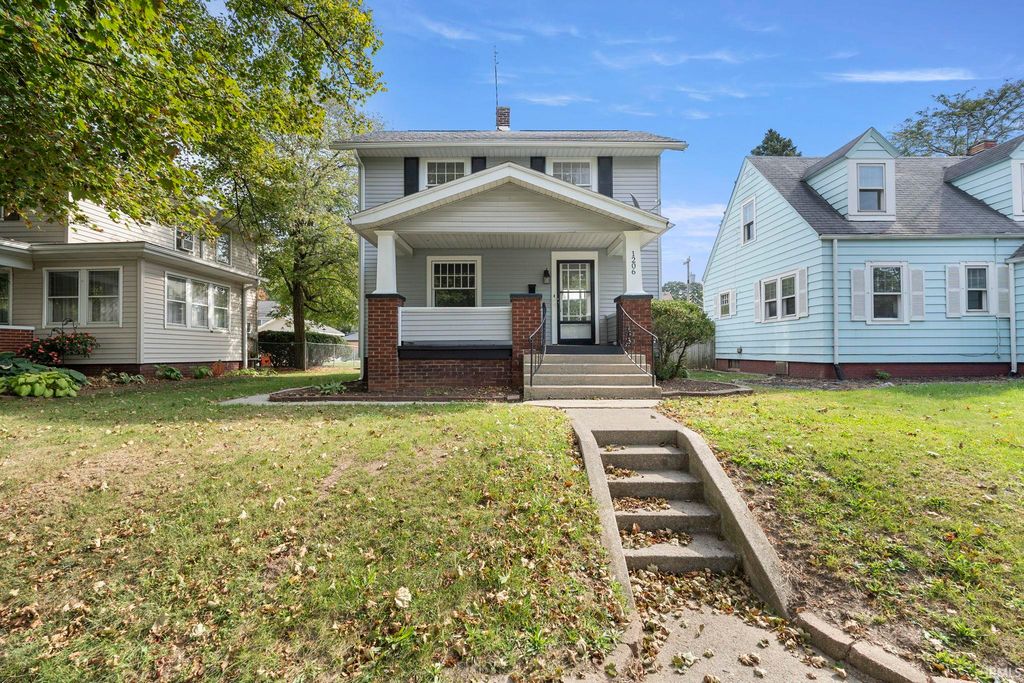 Photo of 1206 N Anthony Boulevard, Fort Wayne, IN 46805 (MLS # 202619636)