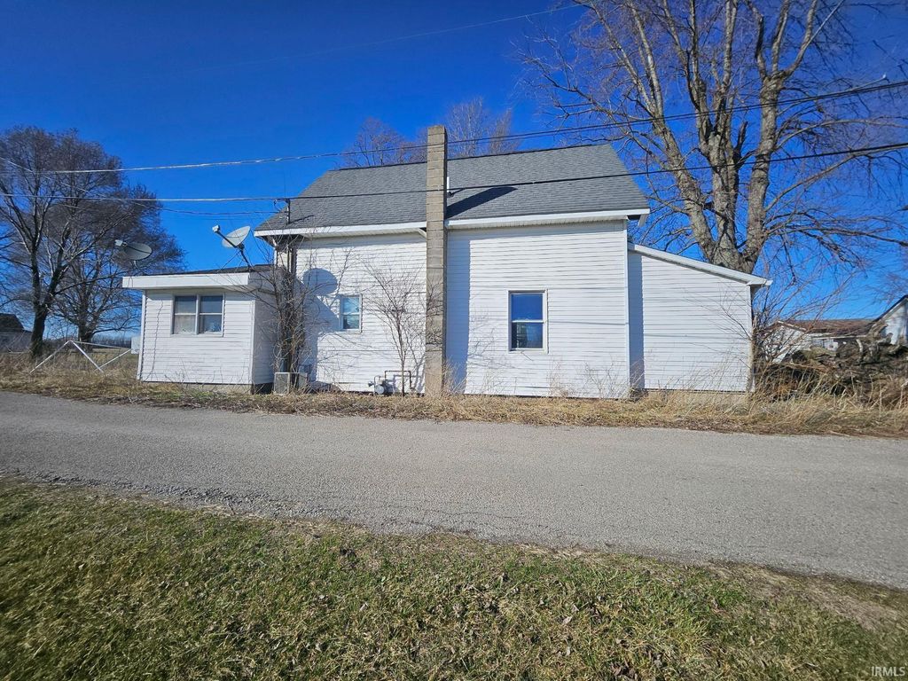 Photo of 88 Scott Street, Rochester, IN 46975 (MLS # 202616826)
