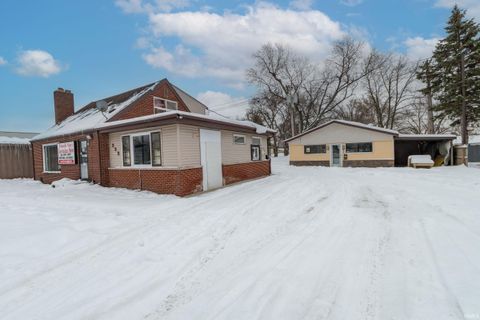Photo of 223 E McKinley Avenue, Mishawaka, IN 46545 (MLS # 202548579)