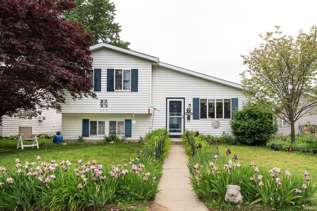 Photo of 117 N Oakland Avenue, Mishawaka, IN 46544 (MLS # 202620756)