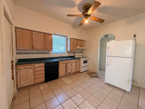 Tiny photo for 905 S Buckeye Street, Kokomo, IN 46901 (MLS # 202644412)