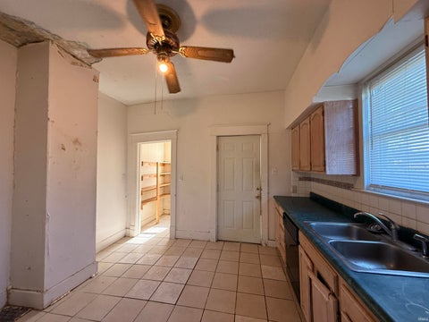 Tiny photo for 905 S Buckeye Street, Kokomo, IN 46901 (MLS # 202644412)