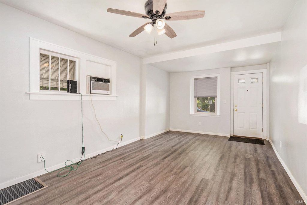 Photo of 1015 E Broadway Street, Mishawaka, IN 46545 (MLS # 202542225)