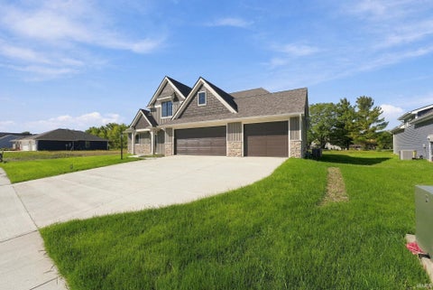 Tiny photo for 10059 Gala Cove, Fort Wayne, IN 46835 (MLS # 202641944)