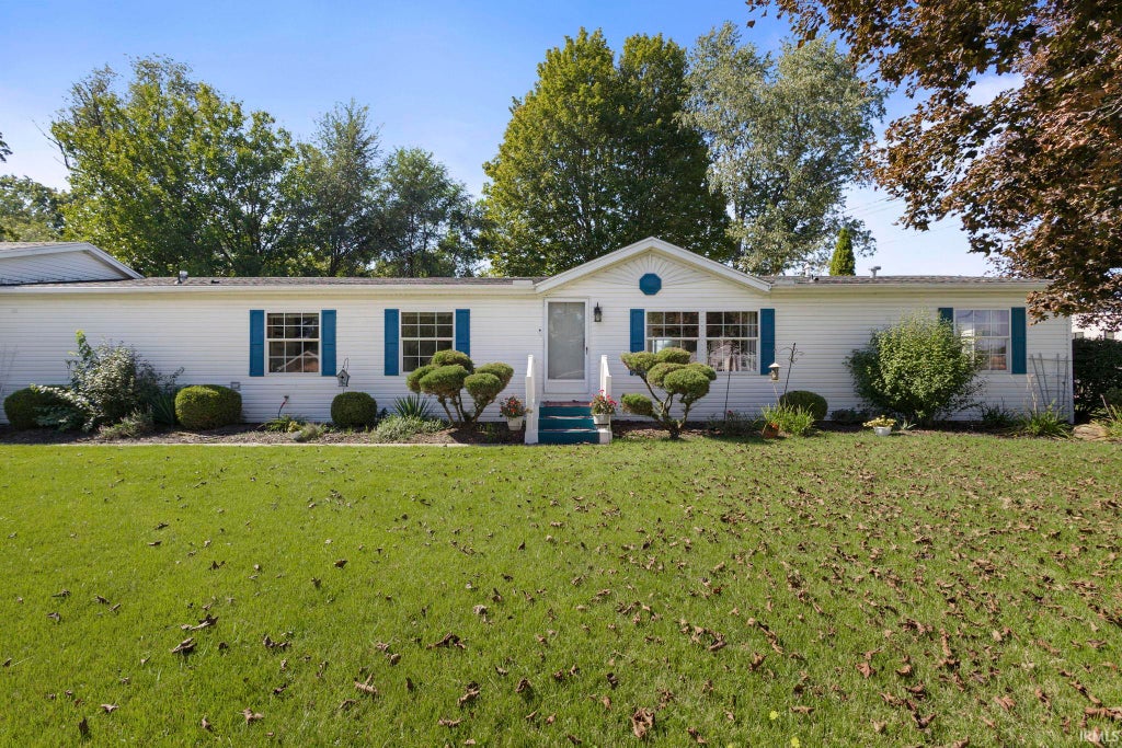 Photo of 55899 Coyle Court, Mishawaka, IN 46545 (MLS # 202640393)