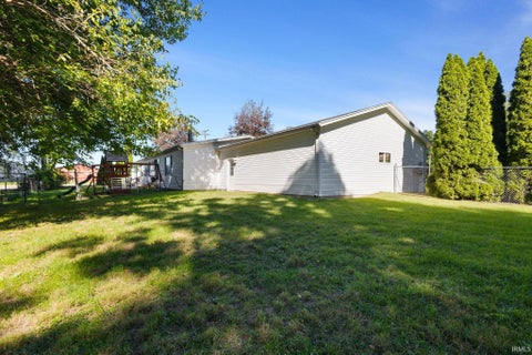 Tiny photo for 55899 Coyle Court, Mishawaka, IN 46545 (MLS # 202640393)