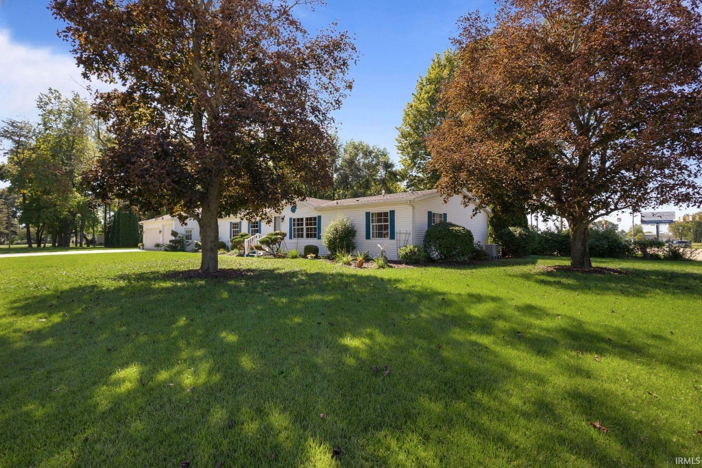 Photo of 55899 Coyle Court, Mishawaka, IN 46545 (MLS # 202640393)