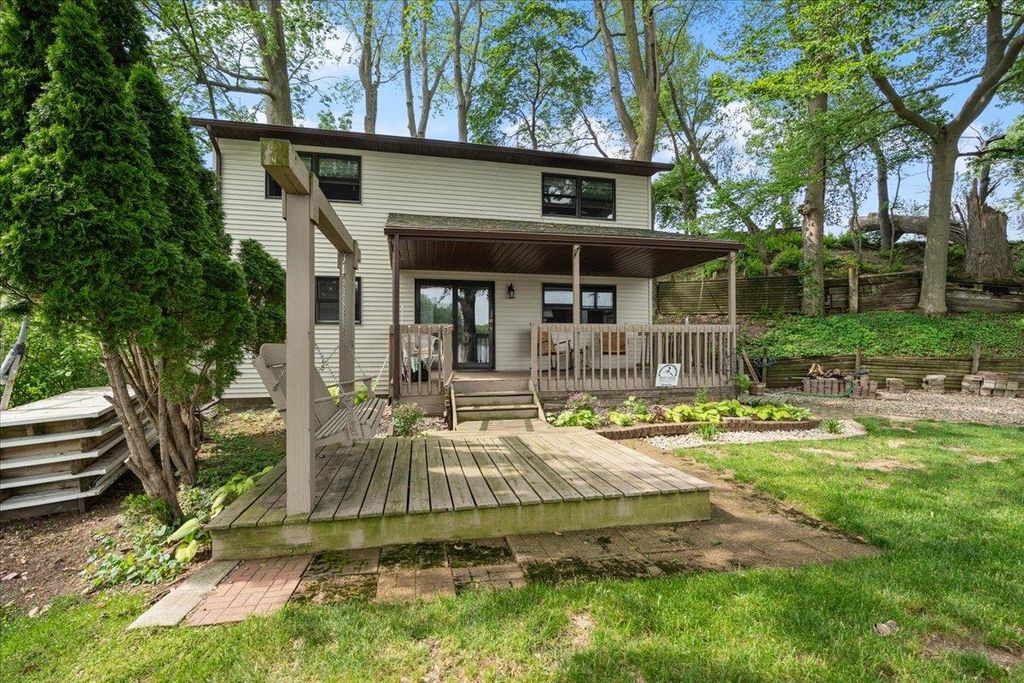 Photo of 9122 N Steinbarger Lake Road, Wawaka, IN 46794 (MLS # 202619777)