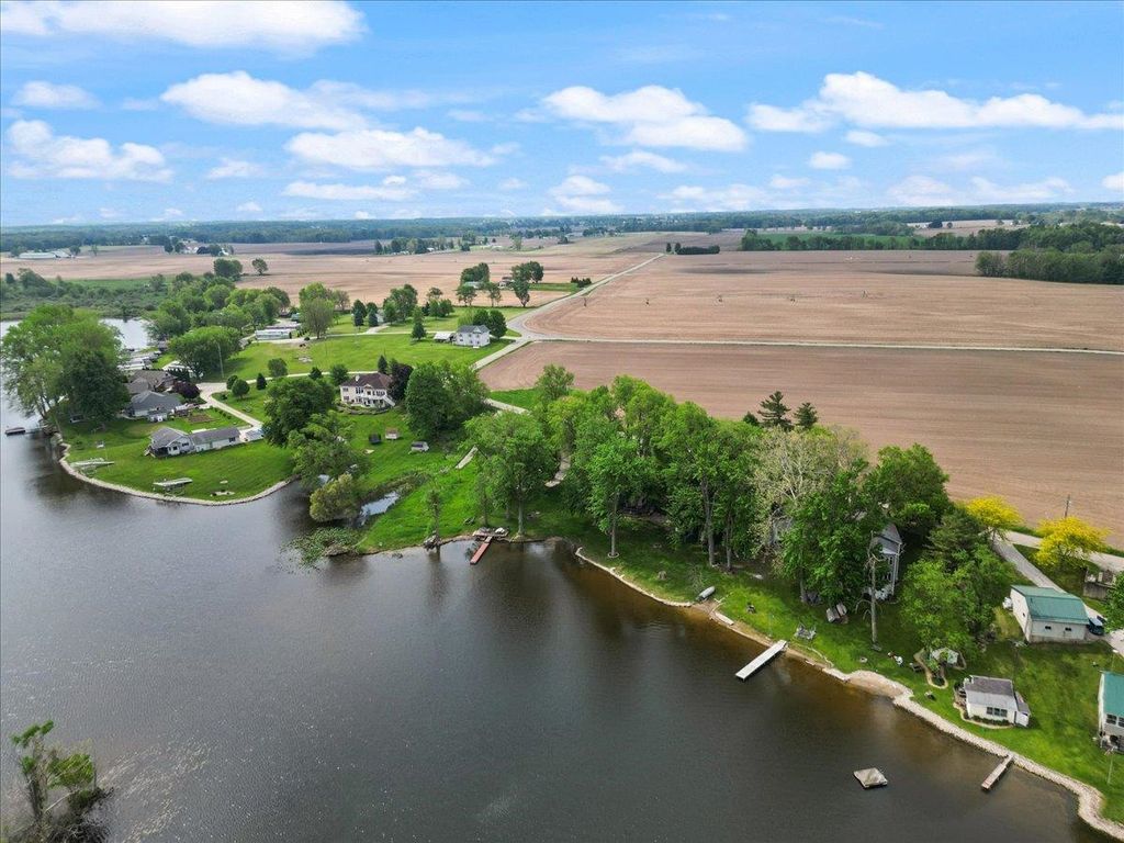 Photo of 9122 N Steinbarger Lake Road, Wawaka, IN 46794 (MLS # 202619777)
