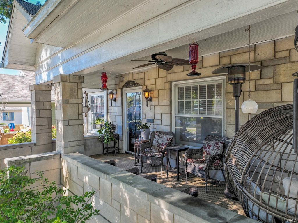 Photo of 2021 Park Avenue Ave, Bedford, IN 47421 (MLS # 202543199)