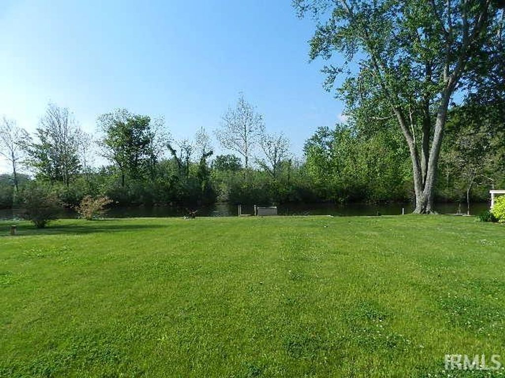 Photo of 33 EMS B38A Lane #15, Leesburg, IN 46538 (MLS # 202619017)