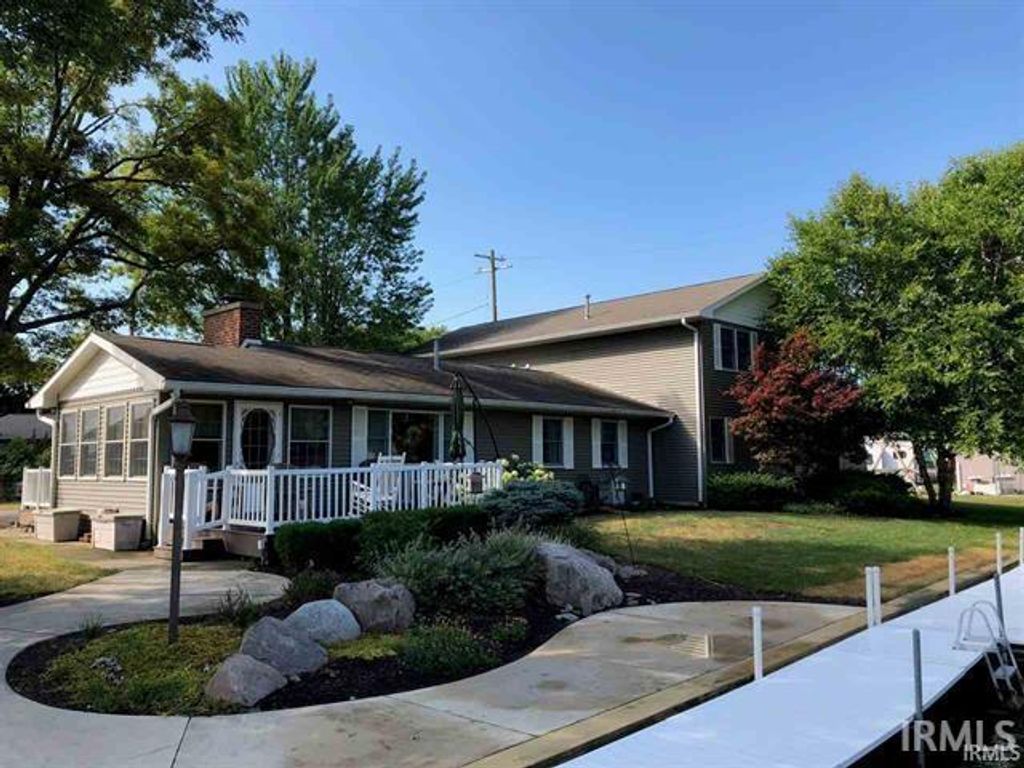 Photo of 2516 Park Place, Rochester, IN 46975 (MLS # 202613722)