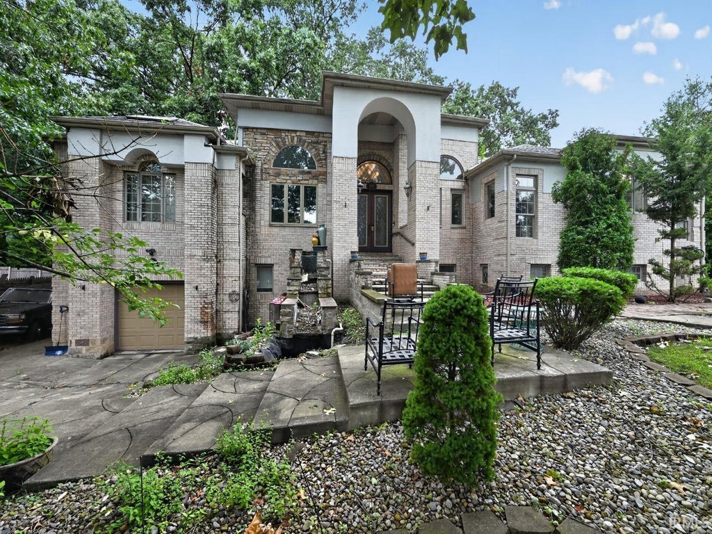 Photo of 1925 Corby Boulevard, South Bend, IN 46617 (MLS # 202636001)