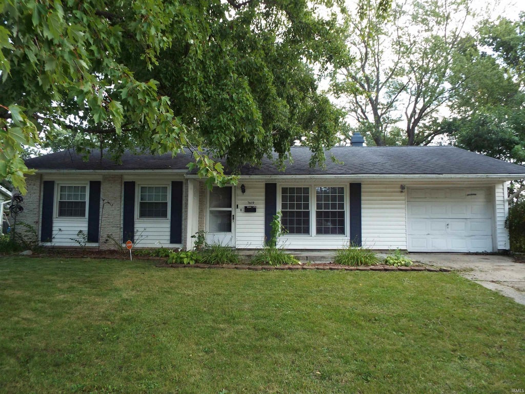 Photo of 7619 Kingsway Drive, Fort Wayne, IN 46819 (MLS # 202634674)