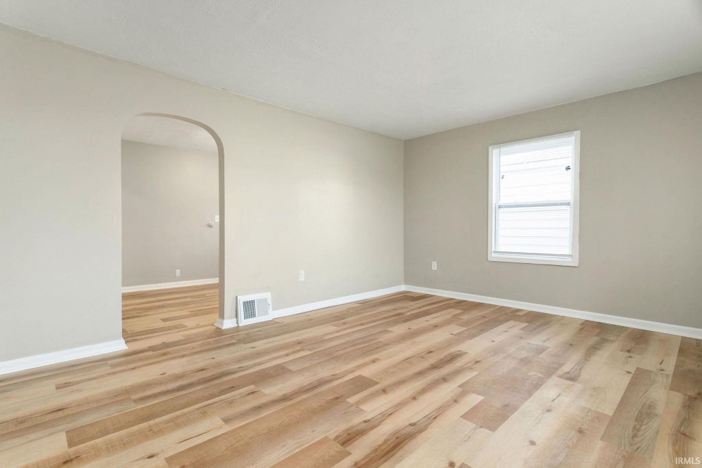 Photo of 518 E Irvington Avenue, South Bend, IN 46614 (MLS # 202644696)